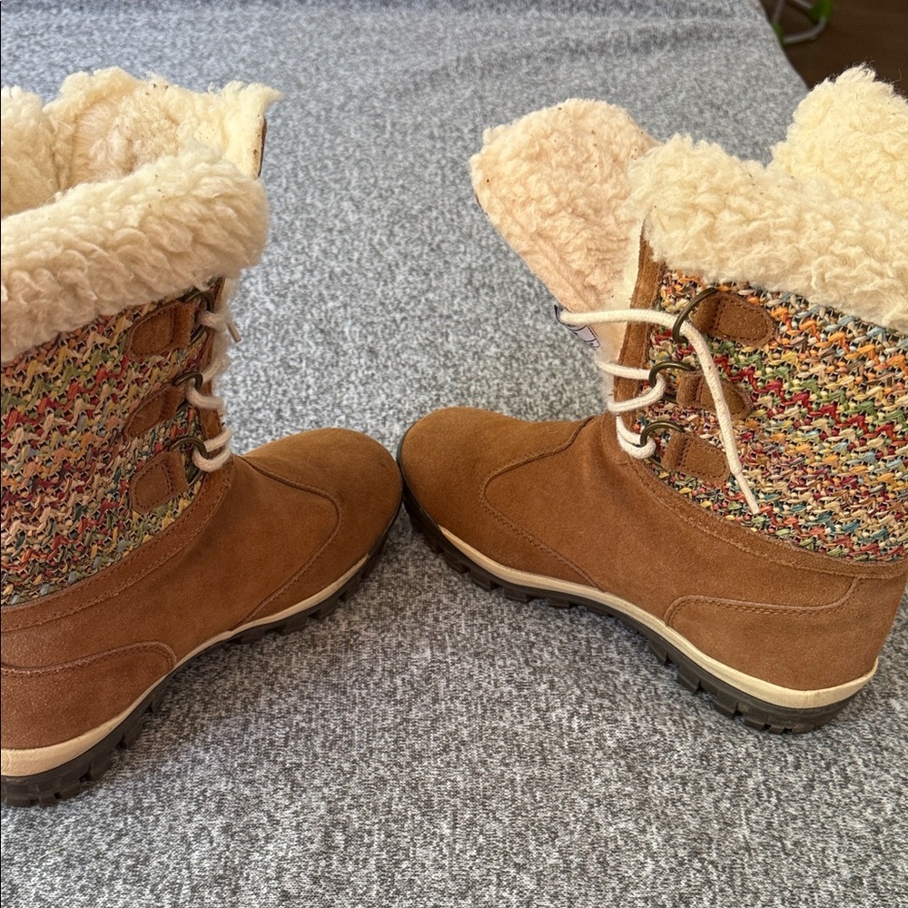 BearPaw Brown Winter Boots with Cozy Sherpa Lining size 9 - Picture 3 of 4